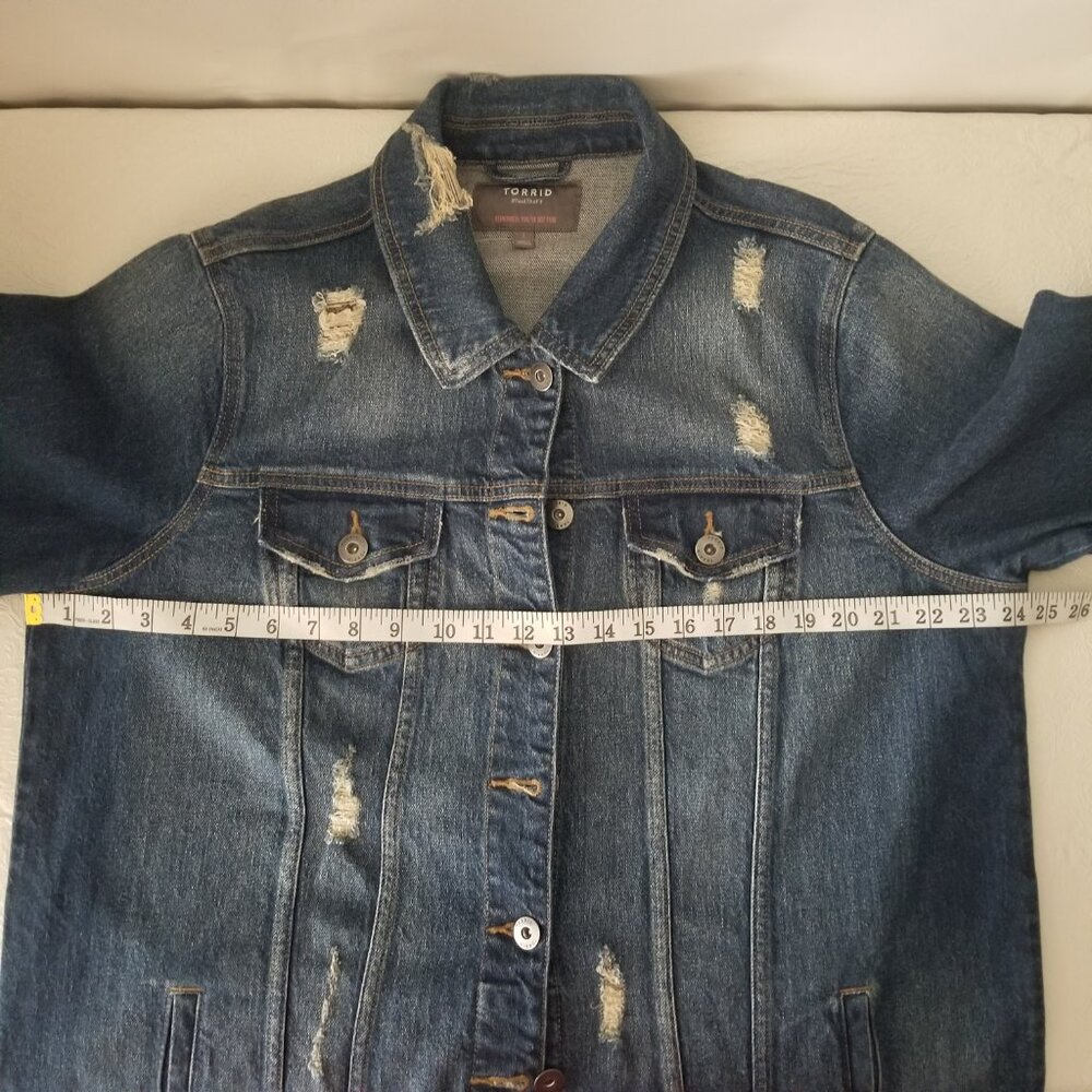 Torrid Womens 2 / 2X Long Line 99% Cotton Blue Denim Jean Jacket Button Up - Picture 11 of 15